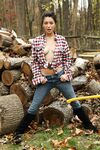 Curvy amateur lumberjill Daisy Haze strips & masturbates outdoors