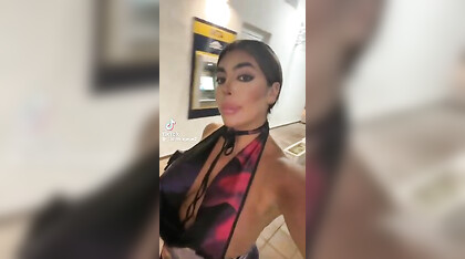 Italiana tette mastodontiche tiktok