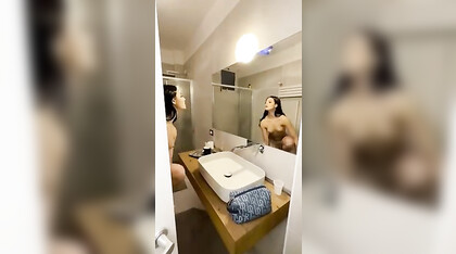 Maialate lesbiche italiane - Si spiano in doccia e fanno sesso