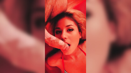 Succhia un cazzo radioattivo mentre fuma una sigaretta