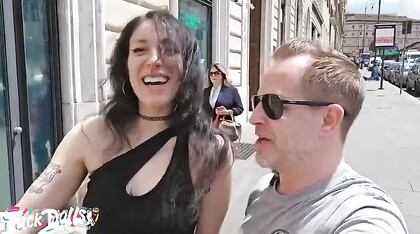 Pornoattrice italiana inculata e pisciata in bocca