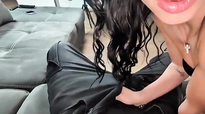 Le do una mano per strada e ricambia con una trombata