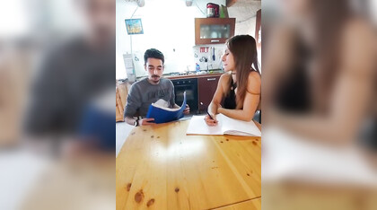 La studentessa con le calze a rete e il prof col cazzo duro